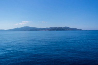 Tuscany, Giglio adasından mavi deniz manzarası