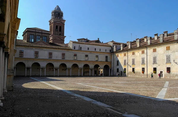 Courtyard Cathedral Mantova Lombardy Italy — ストック写真