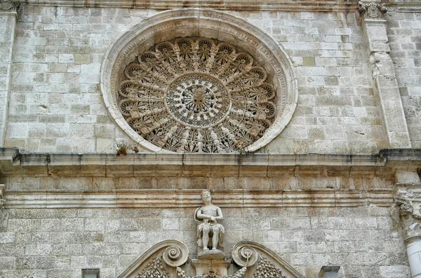 圣弗朗切斯科 德阿西西教堂花盘的细节 2014年6月意大利Basilicata Matera — 图库照片