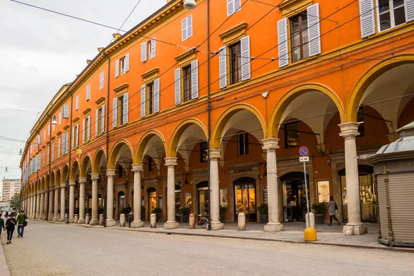 Avenida Com Palácio Laranja Modena Setembro 2017 Modena Emilia Romagna — Fotografia de Stock