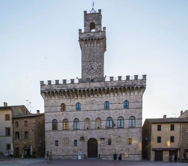 Ратуша Башней Часами Монтепульчано Июнь 2017 Montepulciano Tuscany Italy — стоковое фото