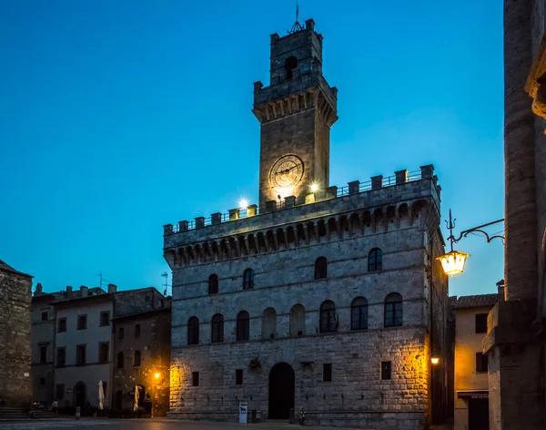 Wieczorny Widok Wieży Pałacu Ratusza Montepulciano Czerwiec 2017 Montepulciano Toskania — Zdjęcie stockowe