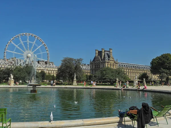 Sommer Entspannen Den Gärten Des Louvre Museums Paris August 2012 — Stockfoto