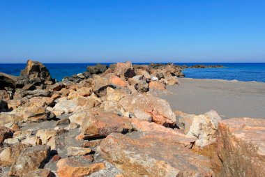 Deniz kıyısının güzel manzarası