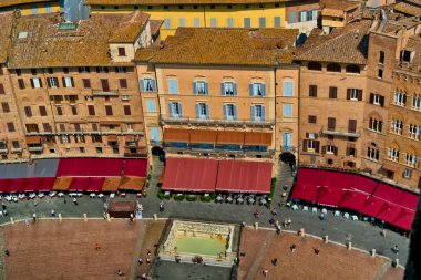 Siena 'daki Piazza del Campo' nun en iyi manzarası. 17 Haziran 2017 Siena, Toskana - İtalya