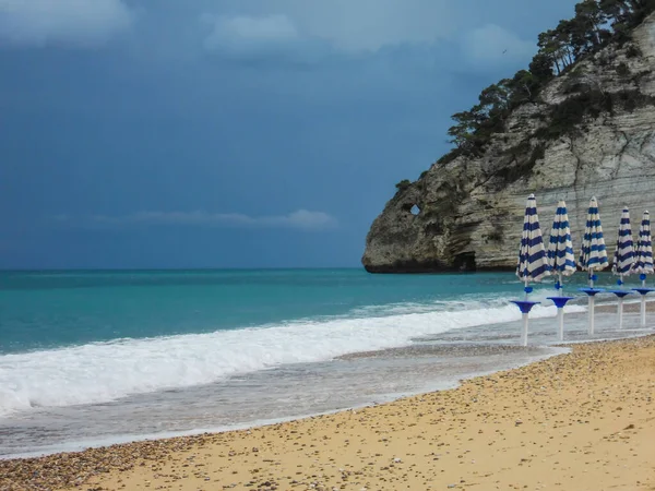 Vista Playa Mattinata Con Mal Tiempo Puglia Italia — Foto de Stock