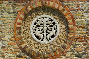 Pomposa Manastırı 'nın dış duvarındaki dekorasyon, Emilia Romagna - İtalya