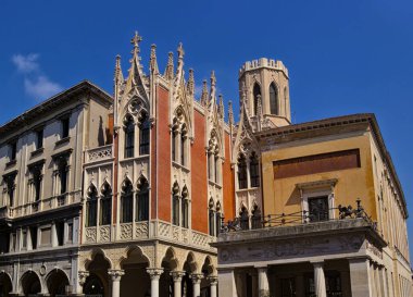 İtalya, Padua 'daki Pedrocchi Sarayı' nın arka manzarası