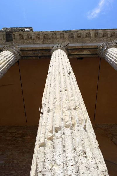 Szczegóły Kolumn Temple Minerva Asyżu Umbria Włochy — Zdjęcie stockowe