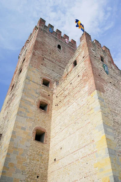 Башня Маростика Флагом — стоковое фото