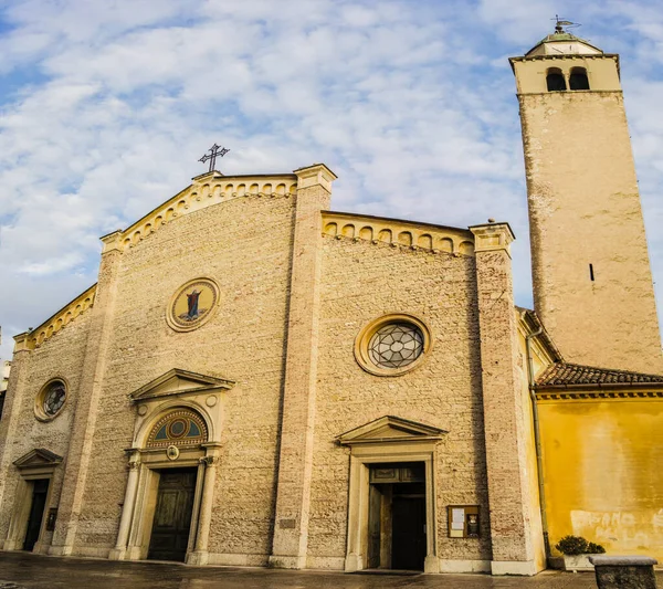 关于意大利特雷维索Asolo村教堂的看法 — 图库照片