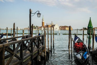St. Mark Meydanı 'ndan Venedik, İtalya' daki San Giorgio Maggiore Bazilikası 'na romantik manzara