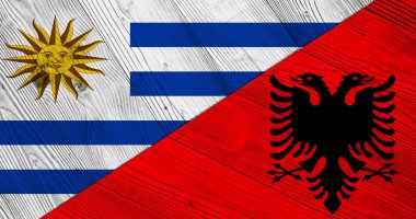 Uruguay ve Arnavutluk bayrakları ahşap tahtalarda