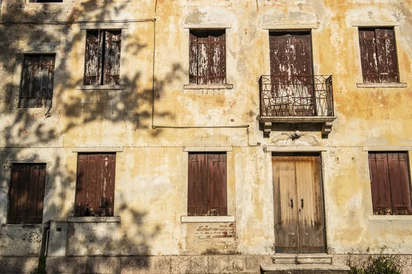 Background Old Decaying House — 스톡 사진