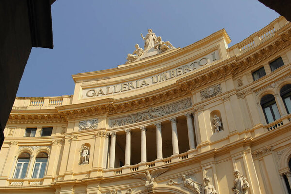 Вид на галерею Умберто I в Неаполе, Кампания, Италия
