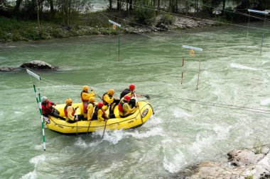 Rafting botlarından Brenta Nehri manzarası. 3 Ağustos 2025, Valstagna, Veneto, İtalya