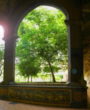 Napoli 'deki Santa Chiara Manastırı' nın genel görünümü. 14 Ağustos 2025 Napoli, Campania, İtalya