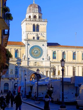 Padua 'daki Piazza dei Signori manzarası. 28 Aralık 2025. Padua, Veneto, İtalya.