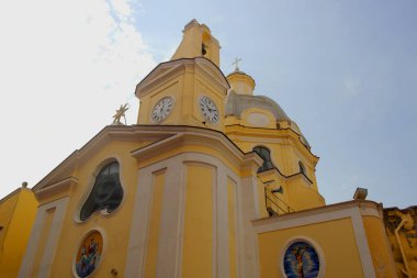 Procida, Campania, İtalya 'daki Santa Maria delle Grazie Incoronata Sığınağı manzarası.