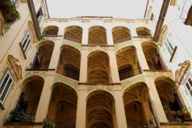 Napoli, Campania, İtalya 'daki Palazzo dello Spagnolo manzarası