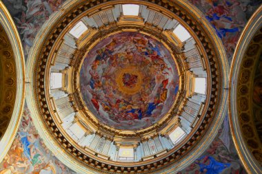 Napoli, Campania, İtalya 'daki San Gennaro Bazilikası' nın iç manzarası..