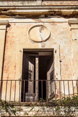 Eski terk edilmiş bir hastane detay