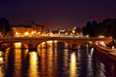 Paris, Seine geceleri