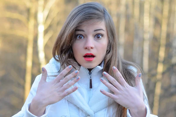 Çok şaşırmış Beyaz Rusya kız