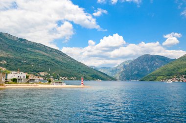 Boka-Kotor Koyu'ndaki deniz feneri