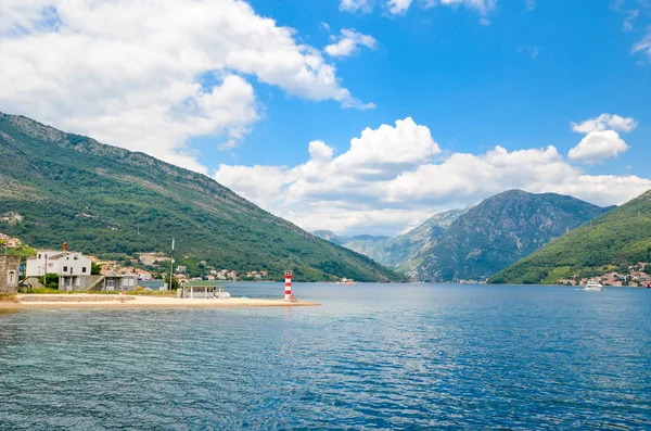 Boka-Kotor Koyu'ndaki deniz feneri