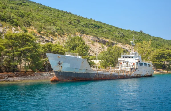 Kotor eski paslı gemi