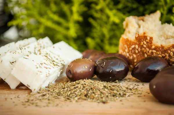 Olives with oregano and feta — Stock Photo, Image