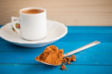 Mavi masada Yunan kahve