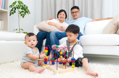 Mutlu Asyalı aile