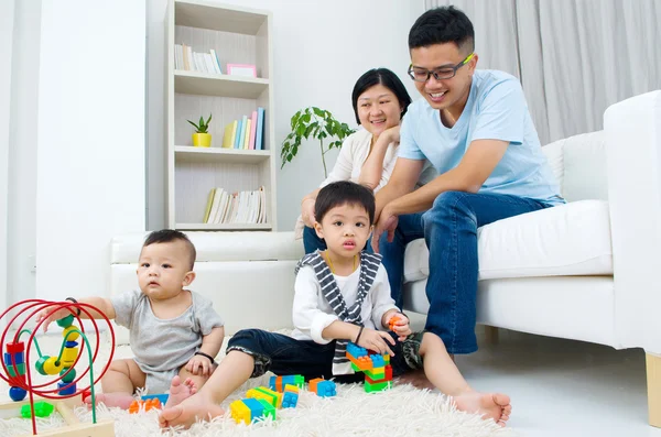 Happy Asian family — Stock Photo, Image