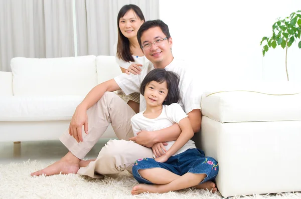 Happy Asian family — Stock Photo, Image