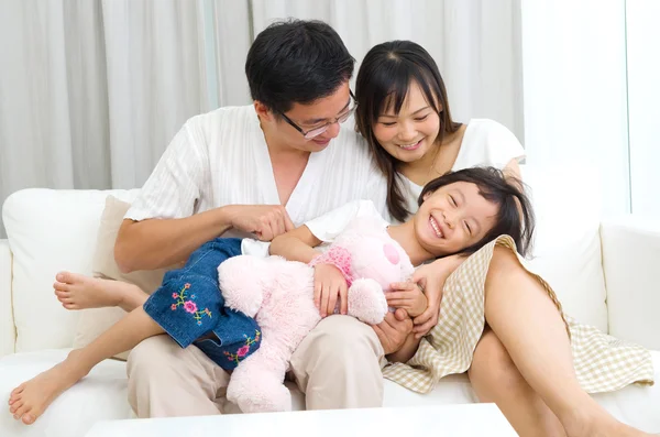 Happy Asian family — Stock Photo, Image