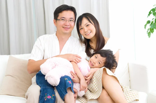 Happy Asian family — Stock Photo, Image