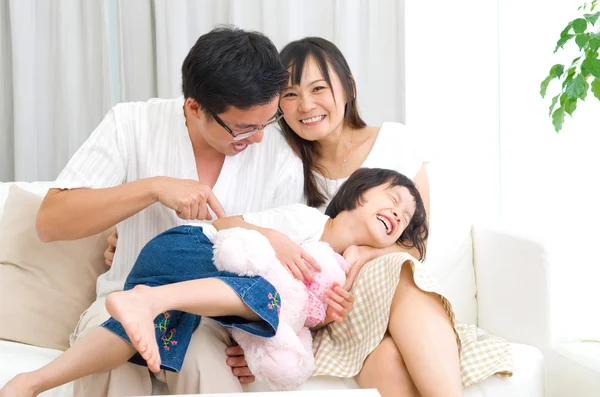 Happy Asian family — Stock Photo, Image