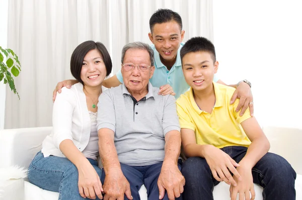 Ασιατικές 3 γενιές οικογένεια — Φωτογραφία Αρχείου