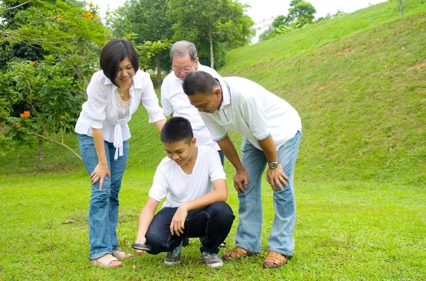 Asiatique famille de trois générations — Photo
