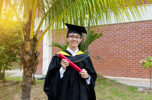 Asiático universidade graduado — Fotografia de Stock