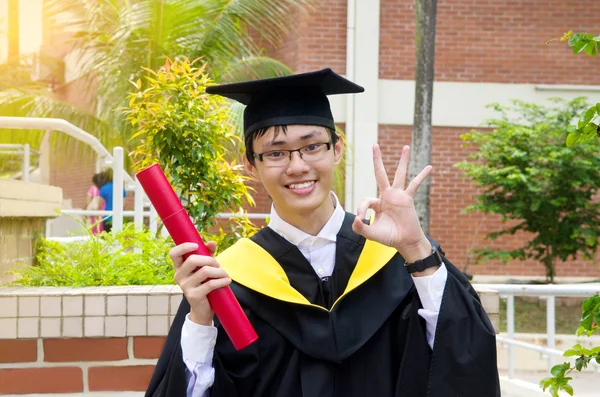 Asiático universidade graduado — Fotografia de Stock