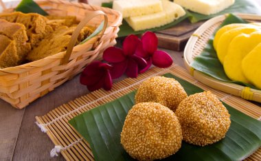 Tradisional Malezya kek ve çöller