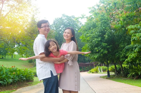 Família asiática feliz — Fotografia de Stock