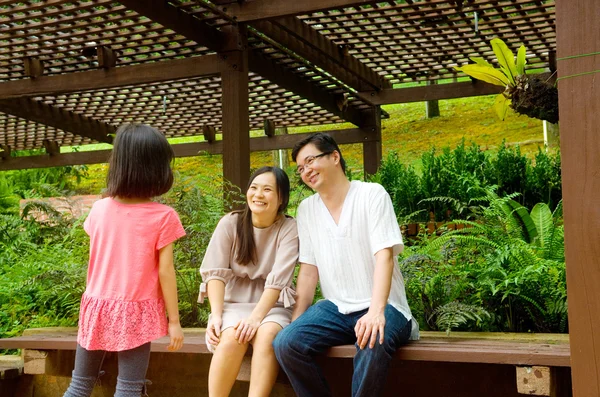 Mutlu Asyalı aile — Stok fotoğraf