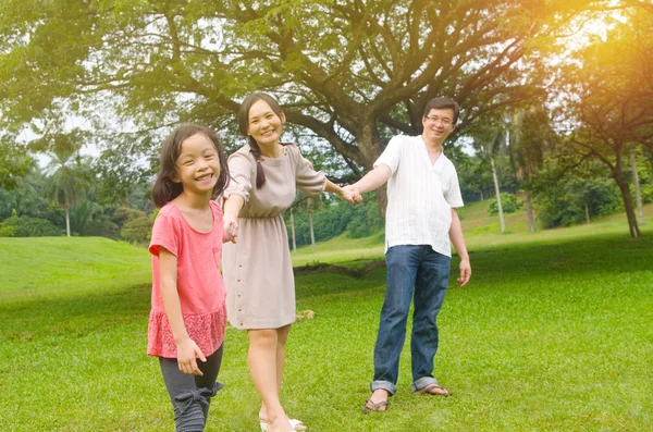 Família asiática feliz — Fotografia de Stock