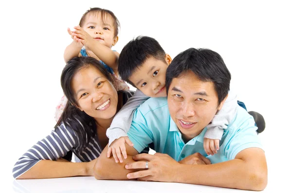 Glückliche asiatische Familie — Stockfoto