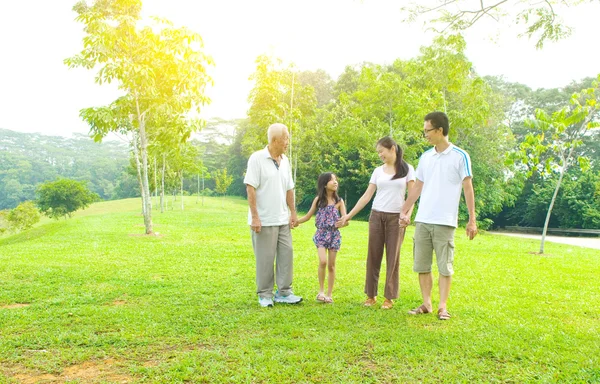 Asiatiska 3 generationen familjen — Stockfoto