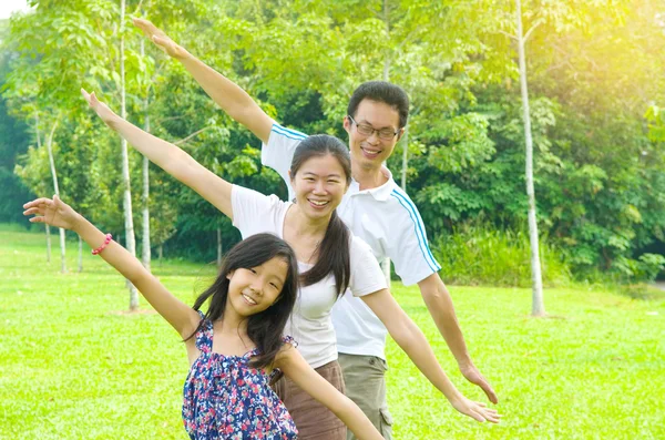 Família asiática feliz — Fotografia de Stock